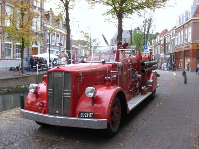 eenbrandweerwagenopdedelftsewaterdag2.jpg