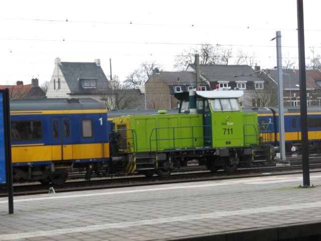 een700rangeerlocmetdrieicrmarijtuigen.jpg