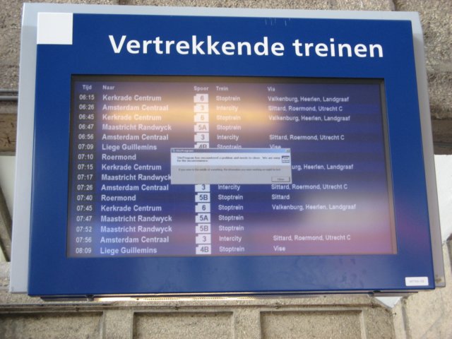 vertrekbordtreinengecrashed.jpg