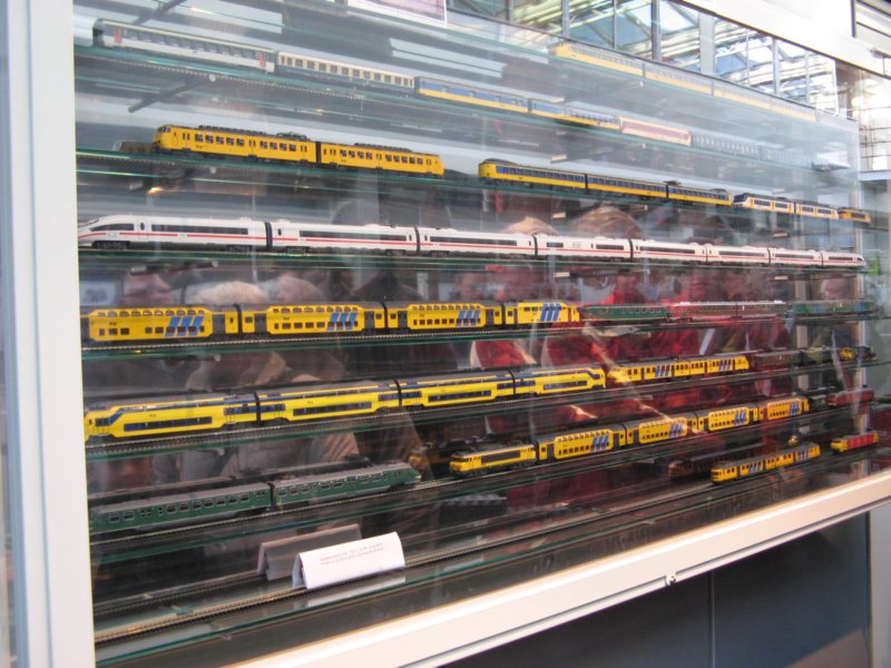 modeltreinenindevitrine.jpg