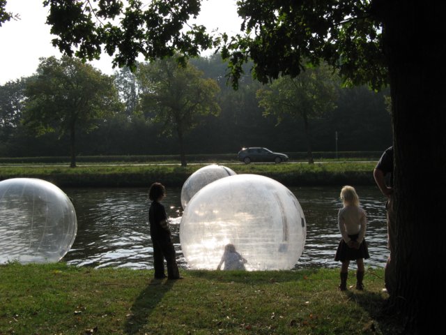 opblaasballenophetwater.jpg